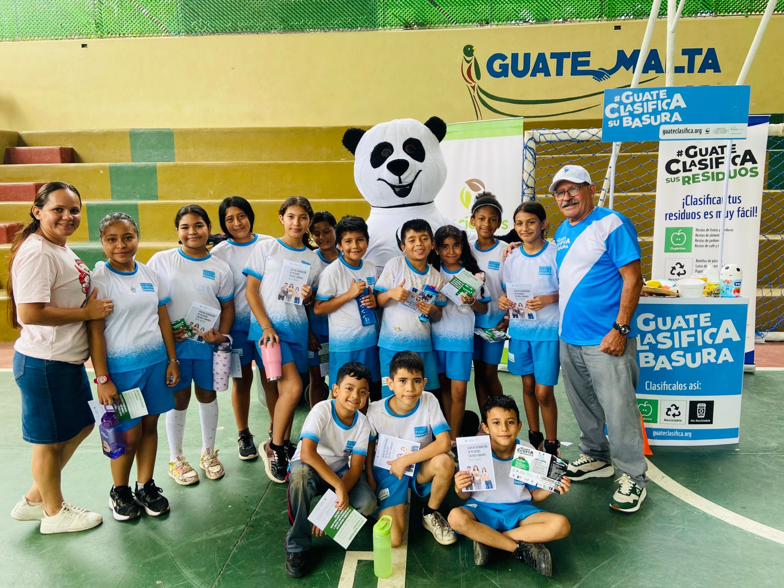 Feria de reciclaje Plásticos Inclusivos, organizado por Guatemalta, en colonia Colina II Santo Tomás de Castilla, Puerto Barrios Izabal. 