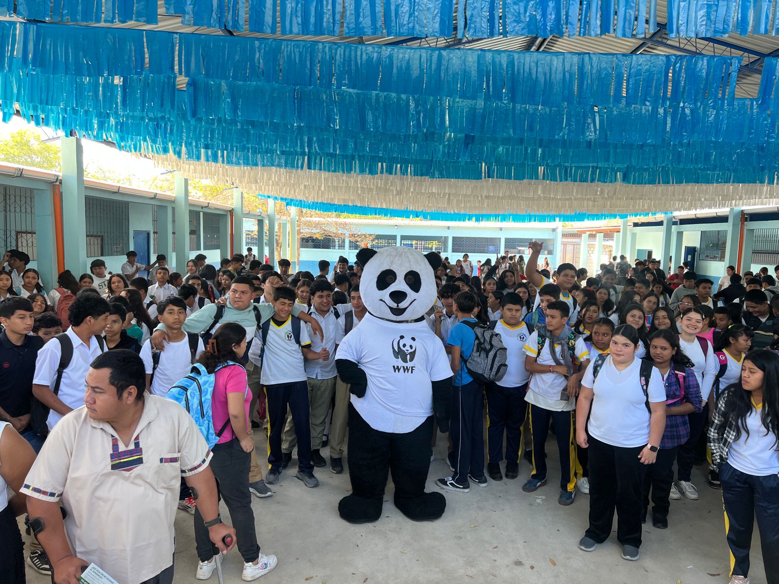 Estamos visitando escuelas y colegios de Gualán para incentivar la separación de residuos y reciclaje.